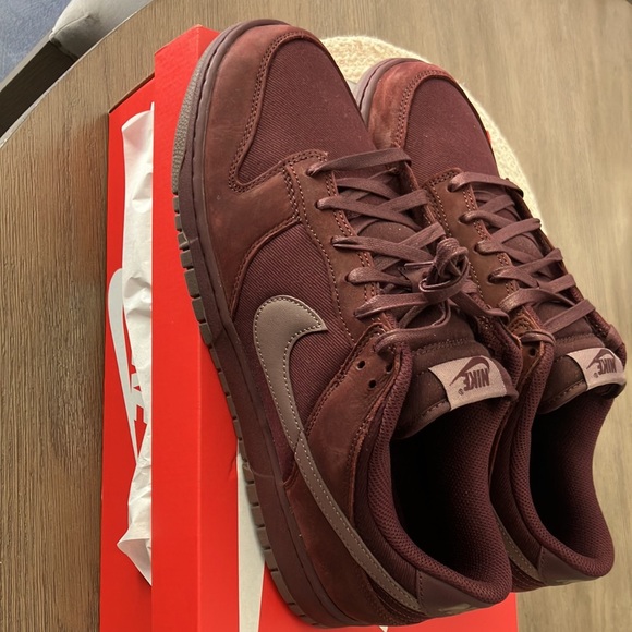 Nike Dunk Low Burgundy Crush Size 13 NIB - Picture 4 of 5